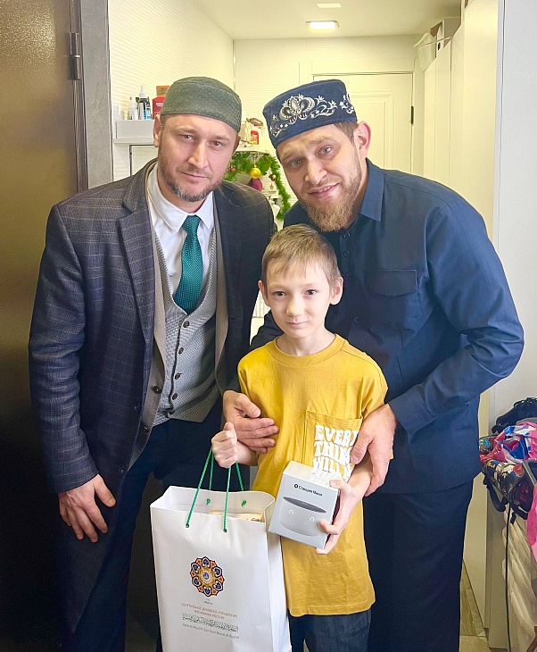 Имам Первой Соборной мечети г.Уфы исполнил новогоднюю мечту «особенного» ребёнка